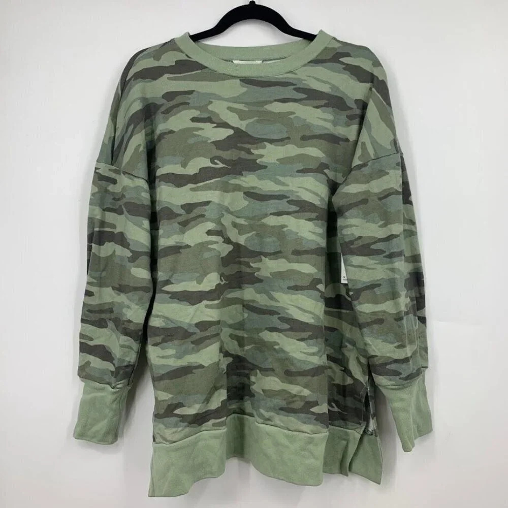Caslon Women's Crew Neck Long Sleeve Sweatshirt in Green Spring Camo‎ Size M NWT